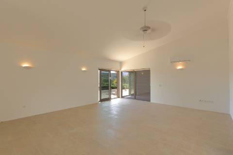 Moradia T3 com Piscina e Terreno em Porto Carvalhoso - Tavira
