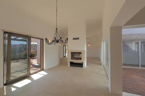 Moradia T3 com Piscina e Terreno em Porto Carvalhoso - Tavira