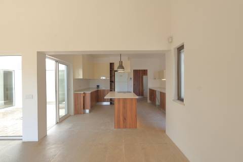 Moradia T3 com Piscina e Terreno em Porto Carvalhoso - Tavira