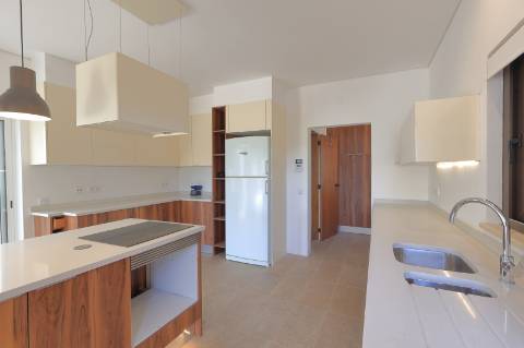 Moradia T3 com Piscina e Terreno em Porto Carvalhoso - Tavira