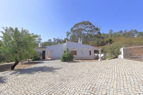 Moradia T3 com Piscina e Terreno em Porto Carvalhoso - Tavira