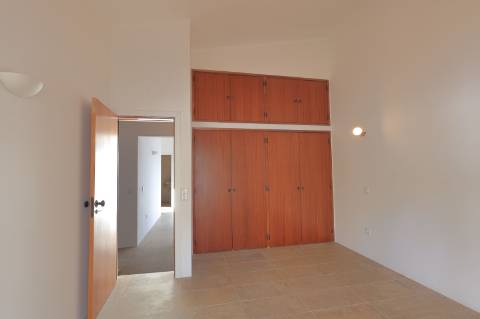 Moradia T3 com Piscina e Terreno em Porto Carvalhoso - Tavira