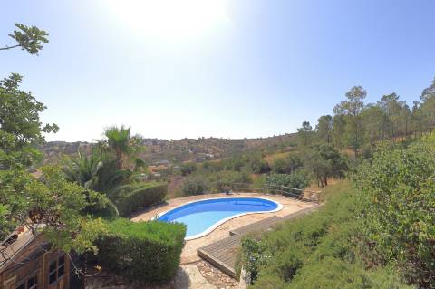 Moradia T3 com Piscina e Terreno em Porto Carvalhoso - Tavira