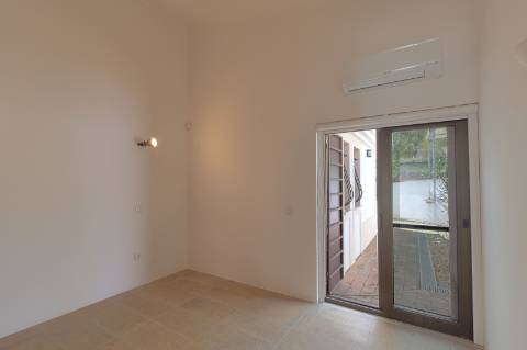 Moradia T3 com Piscina e Terreno em Porto Carvalhoso - Tavira