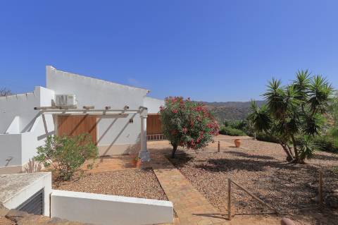 Moradia T3 com Piscina e Terreno em Porto Carvalhoso - Tavira
