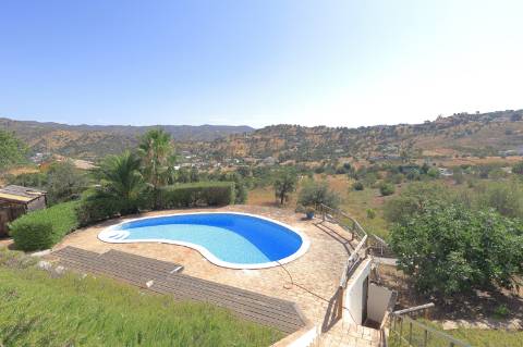 Moradia T3 com Piscina e Terreno em Porto Carvalhoso - Tavira