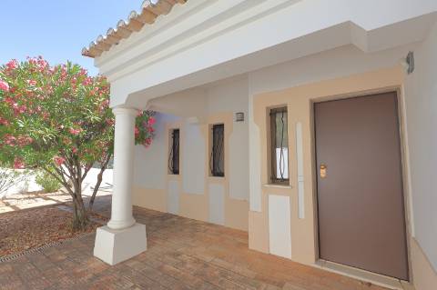 Moradia T3 com Piscina e Terreno em Porto Carvalhoso - Tavira