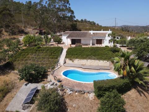 Moradia T3 com Piscina e Terreno em Porto Carvalhoso - Tavira