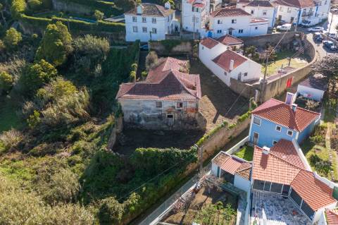 Quinta à venda na rua Candido dos Reis s/n - Vila de Colares - Mucifal