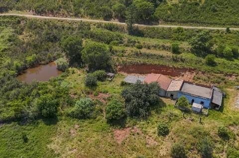 EXCLUSIVO - Moradia para Restaurar com Vista Desafogada sobre a Ribeira de Odelouca - Monchique