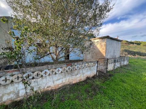 EXCLUSIVO - Moradia para Restaurar com Vista Desafogada sobre a Ribeira de Odelouca - Monchique