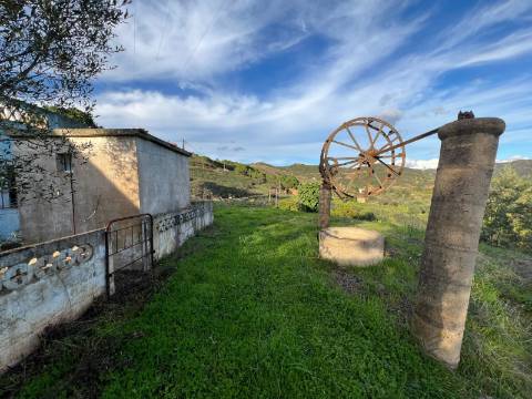 EXCLUSIVO - Moradia para Restaurar com Vista Desafogada sobre a Ribeira de Odelouca - Monchique