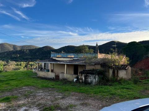 EXCLUSIVO - Moradia para Restaurar com Vista Desafogada sobre a Ribeira de Odelouca - Monchique