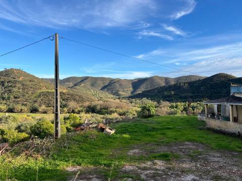 EXCLUSIVO - Moradia para Restaurar com Vista Desafogada sobre a Ribeira de Odelouca - Monchique