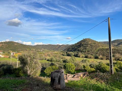 EXCLUSIVO - Moradia para Restaurar com Vista Desafogada sobre a Ribeira de Odelouca - Monchique