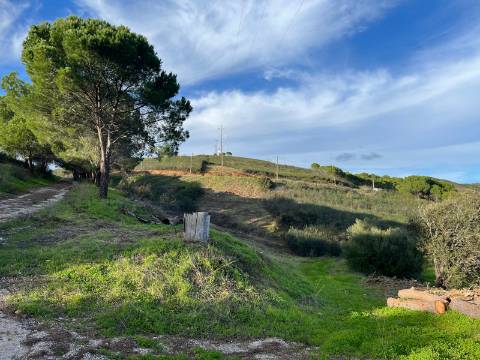 EXCLUSIVO - Moradia para Restaurar com Vista Desafogada sobre a Ribeira de Odelouca - Monchique