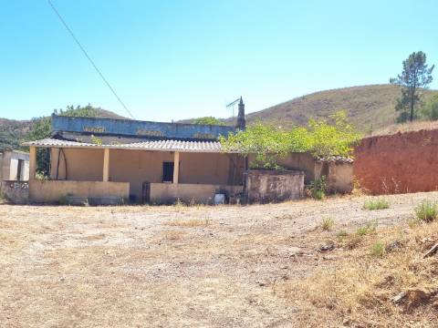 EXCLUSIVO - Moradia para Restaurar com Vista Desafogada sobre a Ribeira de Odelouca - Monchique