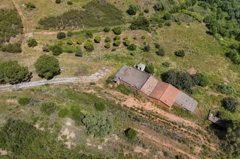 EXCLUSIVO - Moradia para Restaurar com Vista Desafogada sobre a Ribeira de Odelouca - Monchique