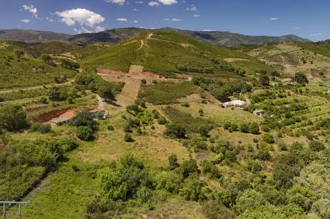 EXCLUSIVO - Moradia para Restaurar com Vista Desafogada sobre a Ribeira de Odelouca - Monchique