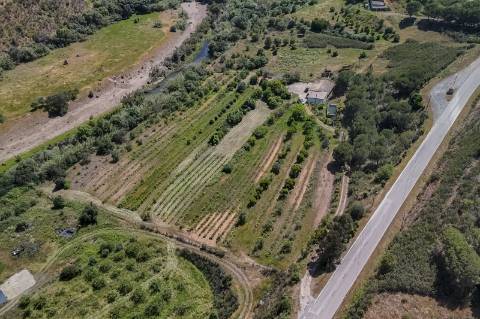 EXCLUSIVO - Moradia para Restaurar com Vista Desafogada sobre a Ribeira de Odelouca - Monchique