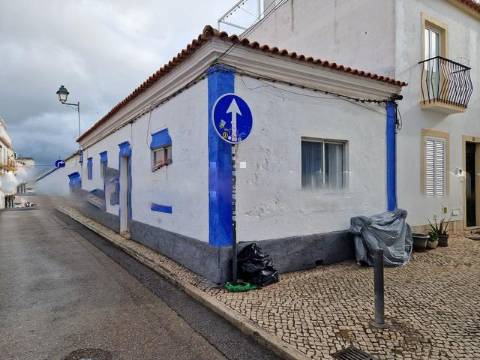 2 moradias tradicionais para recuperar no Centro de Alvor