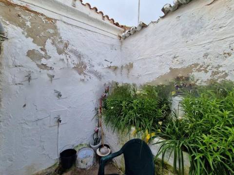 2 moradias tradicionais para recuperar no Centro de Alvor