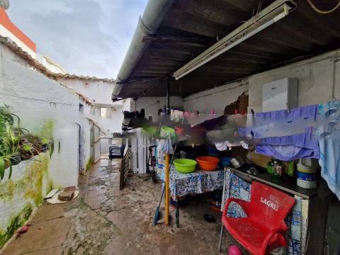 2 moradias tradicionais para recuperar no Centro de Alvor