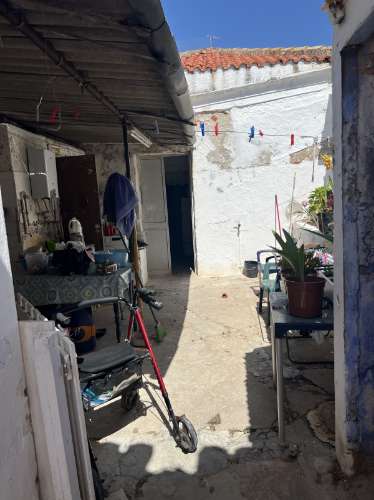 2 moradias tradicionais para recuperar no Centro de Alvor
