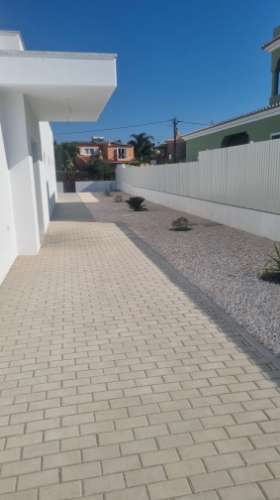 Elegância Contemporânea com Piscina Privativa | Exclusiva Moradia T3 Térrea em Monte Canelas, Portimão,Algarve