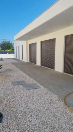 Elegância Contemporânea com Piscina Privativa | Exclusiva Moradia T3 Térrea em Monte Canelas, Portimão,Algarve