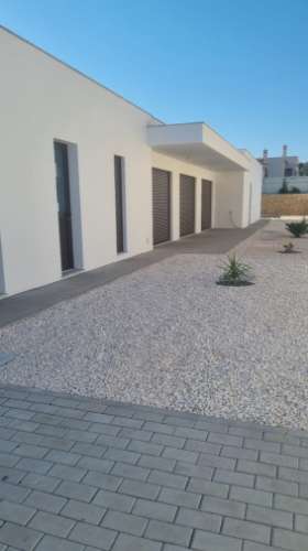 Elegância Contemporânea com Piscina Privativa | Exclusiva Moradia T3 Térrea em Monte Canelas, Portimão,Algarve
