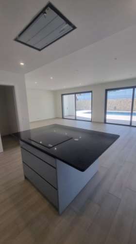 Elegância Contemporânea com Piscina Privativa | Exclusiva Moradia T3 Térrea em Monte Canelas, Portimão,Algarve