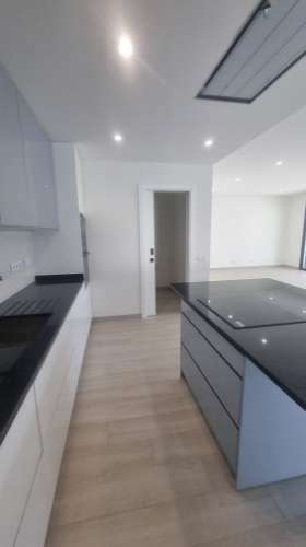 Elegância Contemporânea com Piscina Privativa | Exclusiva Moradia T3 Térrea em Monte Canelas, Portimão,Algarve