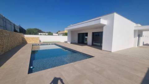 Elegância Contemporânea com Piscina Privativa | Exclusiva Moradia T3 Térrea em Monte Canelas, Portimão,Algarve