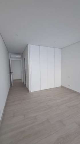 Elegância Contemporânea com Piscina Privativa | Exclusiva Moradia T3 Térrea em Monte Canelas, Portimão,Algarve