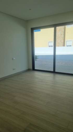 Elegância Contemporânea com Piscina Privativa | Exclusiva Moradia T3 Térrea em Monte Canelas, Portimão,Algarve