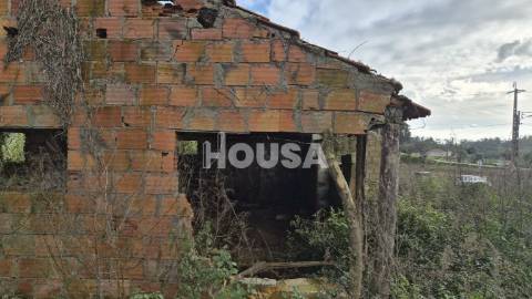 Terreno Urbano com 613m² | Possibilidade de Construção de 2 Moradias | Bidoeira – Leiria