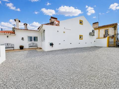 Oportunidade | Antes 395.000€, agora 350.000€ Charme Alentejano Casa com Piscina e Vistas Panorâmicas no Coração do Crato