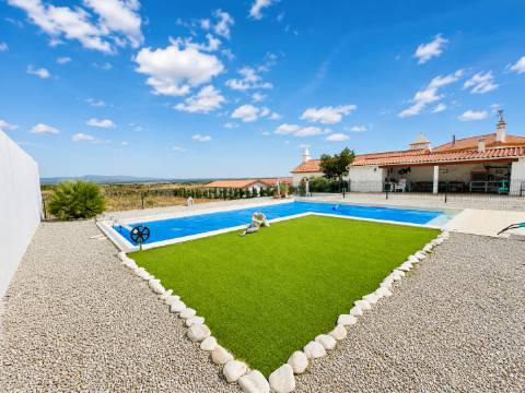 Oportunidade | Antes 395.000€, agora 350.000€ Charme Alentejano Casa com Piscina e Vistas Panorâmicas no Coração do Crato