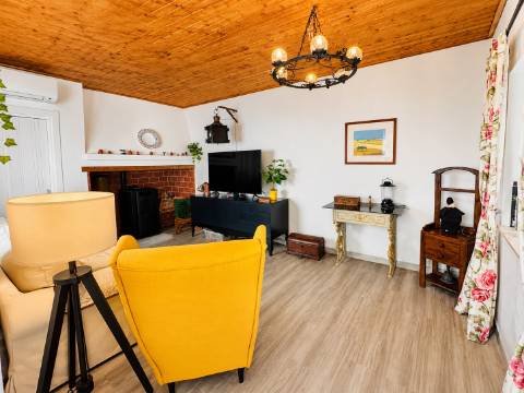 Oportunidade | Antes 395.000€, agora 350.000€ Charme Alentejano Casa com Piscina e Vistas Panorâmicas no Coração do Crato