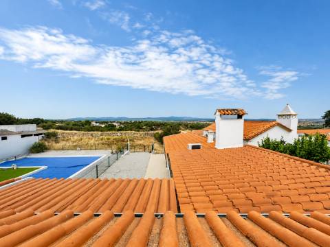 Oportunidade | Antes 395.000€, agora 350.000€ Charme Alentejano Casa com Piscina e Vistas Panorâmicas no Coração do Crato