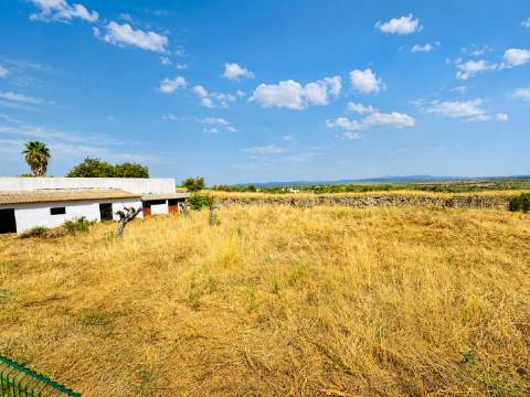 Oportunidade | Antes 395.000€, agora 350.000€ Charme Alentejano Casa com Piscina e Vistas Panorâmicas no Coração do Crato
