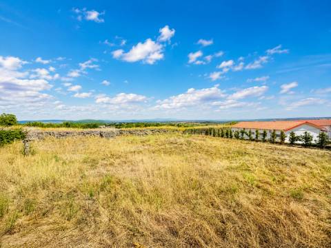 Oportunidade | Antes 395.000€, agora 350.000€ Charme Alentejano Casa com Piscina e Vistas Panorâmicas no Coração do Crato