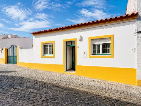 Oportunidade | Antes 395.000€, agora 350.000€ Charme Alentejano Casa com Piscina e Vistas Panorâmicas no Coração do Crato
