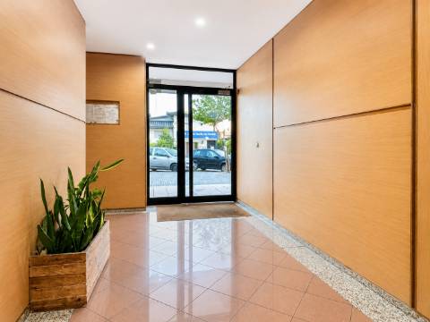 Apartamento T1 com Garagem na Trofa