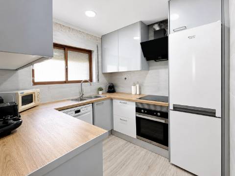 1ºANDAR DE UMA MORADIA TRIFAMILIAR C/3 GARAGENS, DE 3 PISOS, CV, RC E 1ºAndar varanda fechada e vista desafogada em Rana, São Domingos de Rana
