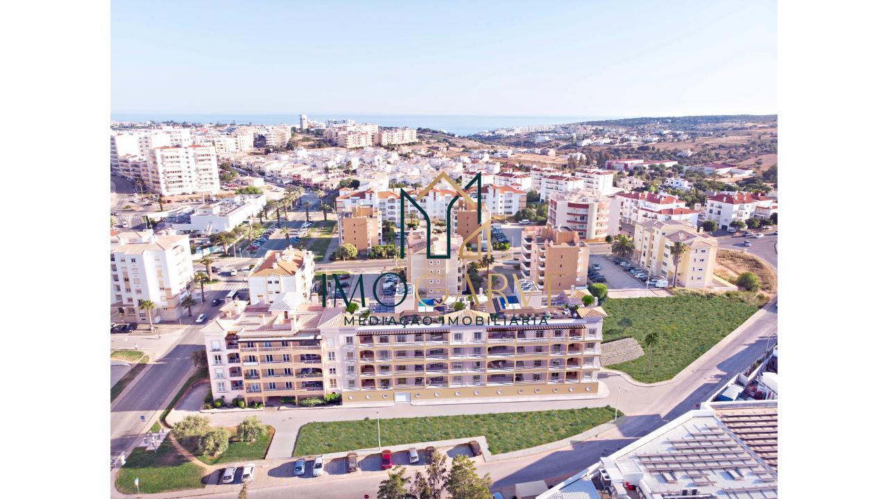 APARTAMENTO T3 COM PISCINA COM VISTA MAR...