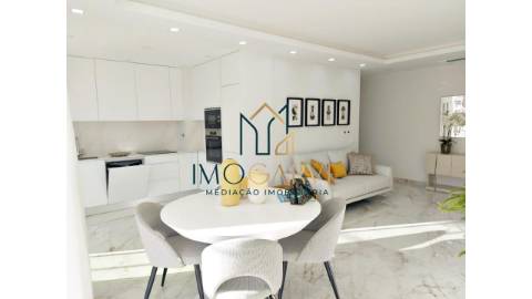 APARTAMENTO T3 COM PISCINA COM VISTA MAR...