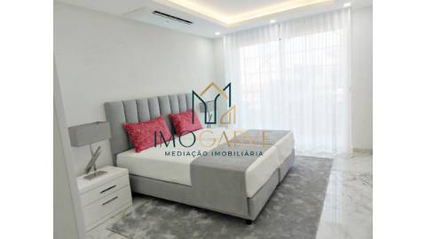 APARTAMENTO T2 COM PISCINA COM VISTA MAR...
