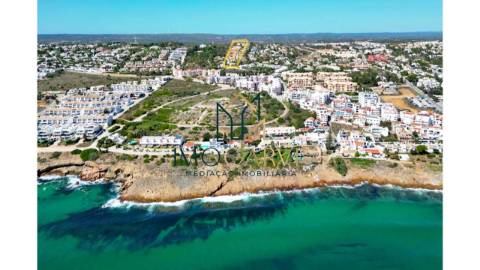 MORADIA T3 COM PISCINA E VISTA MAR
 
 Moradia T3...